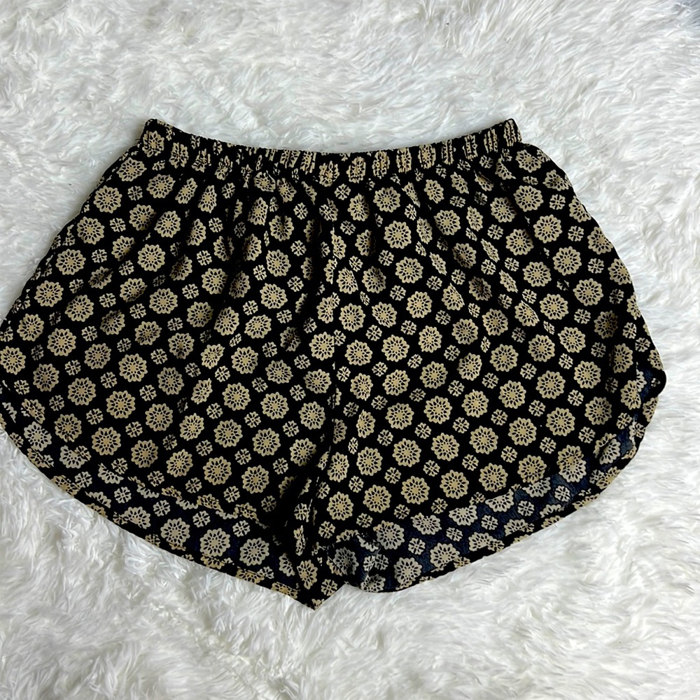 Large Shorts - Flowy L